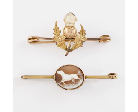 A 19TH CENTURY SHELL CAMEO BROOCH, depicting a hunting dog, to a flat-sided bar, marked '9C', 3.8cm by 1cm, 1.6 grams; togeth