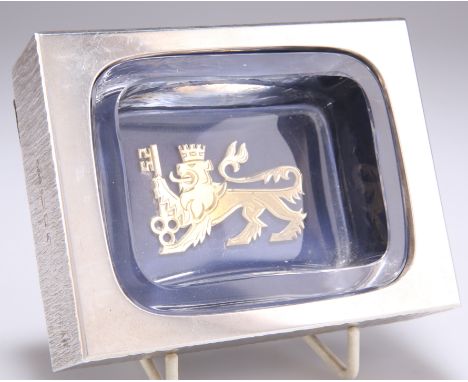 AN ELIZABETH II SILVER ASHTRAY, by Gerald Benney (1930-2008), London 1972, rectangular with bark effect ground, the interior 