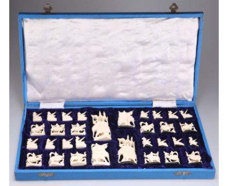 AN INDIAN IVORY CHESS SET, LATE 19TH/EARLY 20TH CENTURY, boxed. Largest piece 9cm high overall