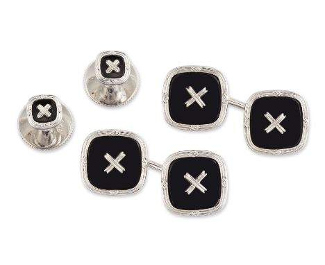 AN ONYX DRESS SET, comprising; A PAIR OF DOUBLE CUFFLINKS AND A PAIR OF DRESS STUDS, of button motif within reeded frames, th