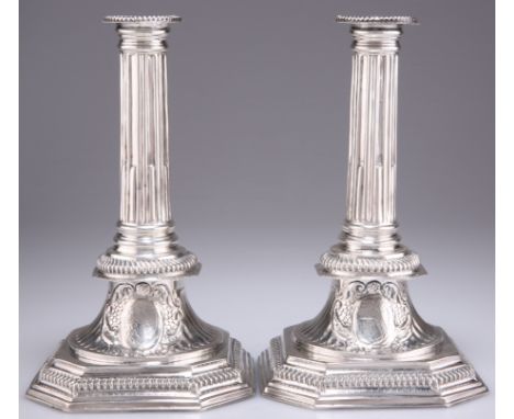 A PAIR OF QUEEN ANNE SILVER CANDLESTICKS, by Richard Syng, London 1702, with slightly tapering stop-fluted columns above an e