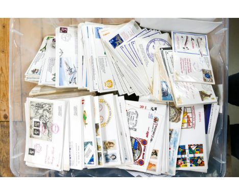Very large tray of hundreds of UK first day covers, mostly flight covers, with some signed. 