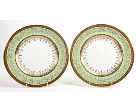 De Lamerie Fine Bone China, heavily gilded dinner plates , specially made high end quality item, Made in England, diameter 27