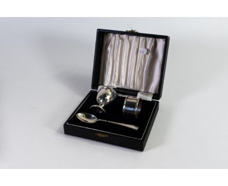 Cased hallmarked silver christening set includes Egg cup spoon &amp; napkin / serviette ring. 