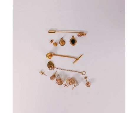 9ct gold jewellery including earrings, locket padlock catch with safety chain, tie stud (plated bar, chain &amp; pin receiver