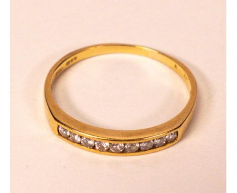 9ct gold half eternity ring, size T, 2.4g. 