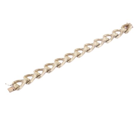 A vintage Brevet link gold bracelet. Each link in the form of a wishbone, the clasp marked ?8cl, 750, MAR, BREVET, tests as a