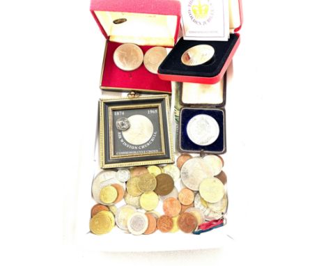 Tray of assorted vintage and later coins to include a Crown, £2 coins etc 
