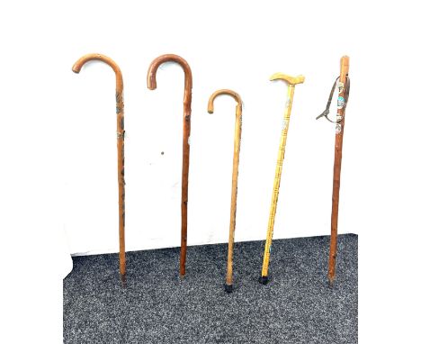 Selection of vintage walking sticks with souvenir badges on 4 of them (5 sticks in total) 