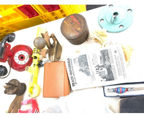 Large quantity of assorted vintage bygones &amp; collectables 
