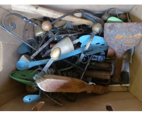 A mixed lot of tools, furniture mounts, shoe savers