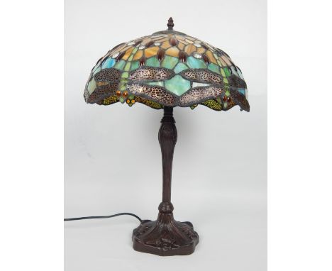 Tiffany style table lamp with "jewelled" dragonfly shade, 55 cm H.