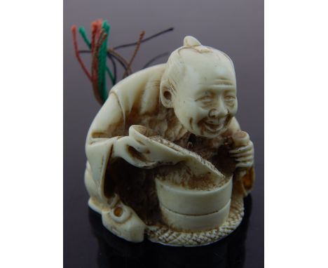 Japanese netsuke, modelled as street vendor with a tub of rice, 4cm h