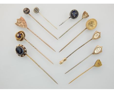 Late Victorian knot form stick pin, the gilt metal pearl set within a blue enamel star, with eight other various stick pins, 