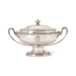 ROYAL SILVERSMITH THOMAS HEMING: A FINE 18TH CENTURY STERLING SILVER SOUP TUREEN, 1780