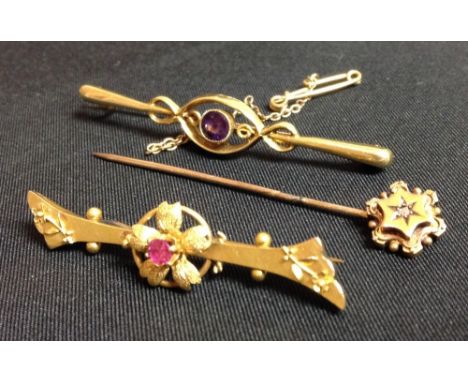 An Edwardian ruby and 15ct gold brooch, open five petal flower head set with a central single pale pink ruby, Chester 1908;  