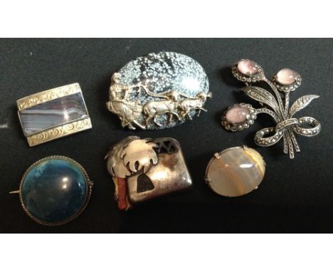 A stylish silver and coral brooch, as a palm tree and beach hut, coral trunk, open grill window, indistinct marks verso, 26mm