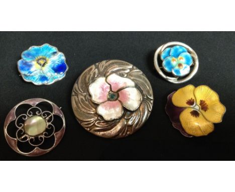 Jewellery - a silver and enamel brooch, central pink and white raised single flower head, above a cast outer band, Birmingham