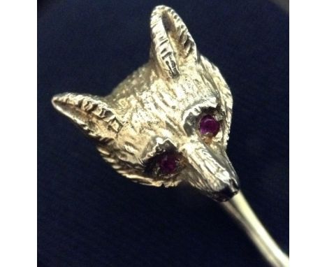 A 9ct gold fox head tie pin, inset with ruby eyes, spiral shaft, 2.9g gross, cased