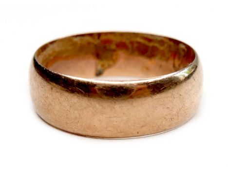A 9ct gold wedding band ring, size M, 6mm wide, 3.4g. 