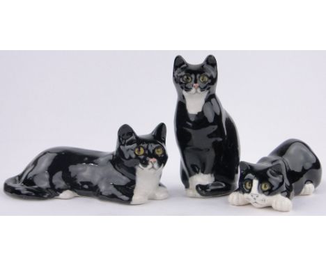 3 Mike Hinton ceramic cats,length 23cm, (3).