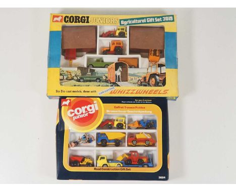 A pair of CORGI JUNIORS Gift Sets comprising 3019 'Agricultural Gift Set' and 3024 'Road Construction' Gift Set - VG/E in G/V