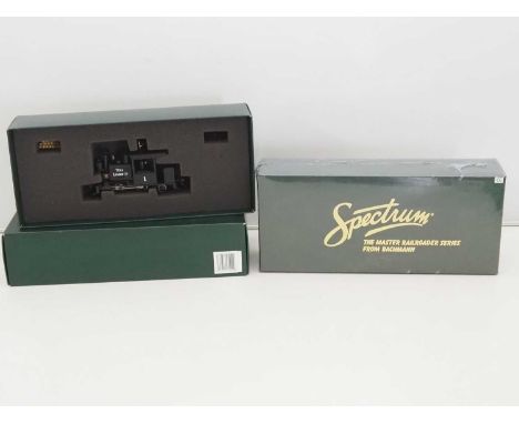 A pair of SPECTRUM On30 scale Porter 0-4-2 steam locomotives in different liveries - VG in VG/E boxes (one still factory seal