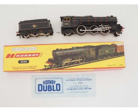 A OO gauge 'HORNBY DUBLO NEVERWAZZA' by HRCA 2240 2-rail Class V2 2-6-2 steam locomotive 'Green Arrow' in BR black livery - T
