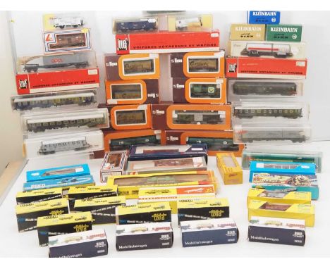 A large quantity of European outline HO gauge rolling stock by LIMA, FLEISCHMANN, JOUEF and others - G/VG in F/G boxes (Q)