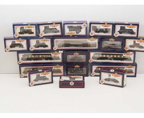 A group of BACHMANN OO gauge rolling stock to include a rake of Collett coaches - mostly GWR examples - VG in G/VG boxes (19)
