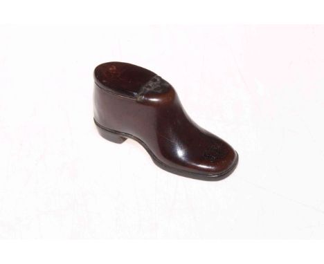 Early 19th Century 'leather boot' snuff box, with detailed sole and heel, 10cm length.