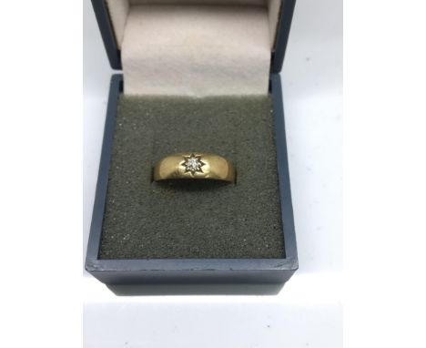 An 18ct gold gypsy ring,Approx size M 2.3g