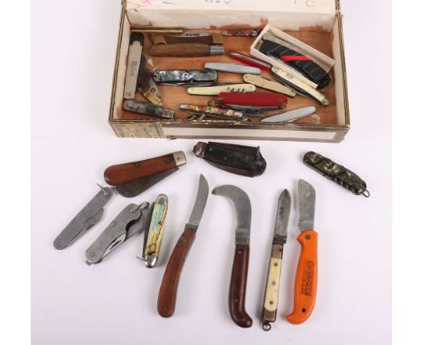 Vintage Penknives: A selection of mixed ages and sizes  to include WW2 1942 and 1955 army jack knives, fruit knives, pruning 