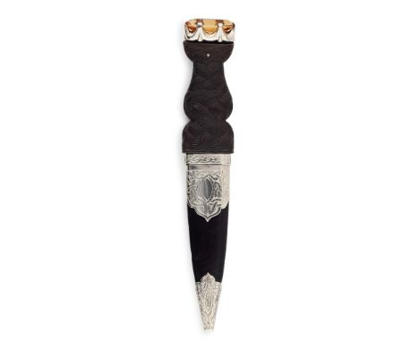 makers mark only, the basket weave carved handle with claw set citrine to pommel, steel blade with scalloped back edge, in le