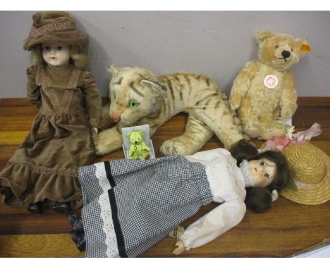 Mixed toys to include a vintage Steiff tiger 