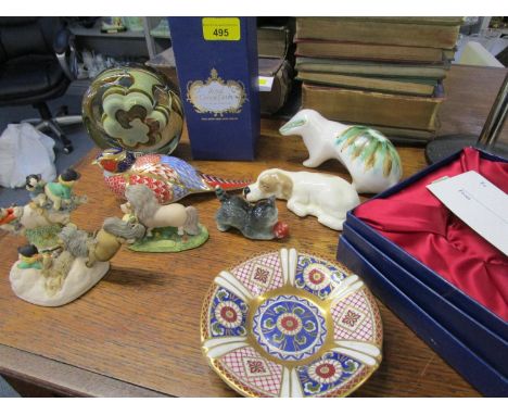 A mixed lot to include a boxed Royal Crown Derby pheasant paperweight, a boxed Aynsley dish, a Mdina glass paperweight, three