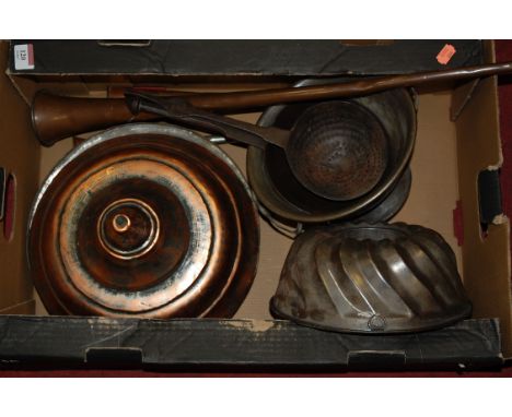 A box of miscellaneous metalware to include; copper hunting horn, ladles, jelly mould etc 