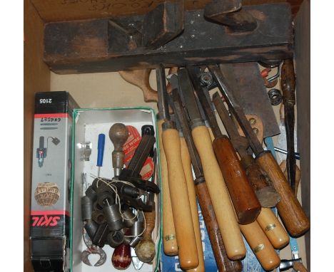 A box of various woodworking tools, to include; plane, chisels, saw, drivers etc 