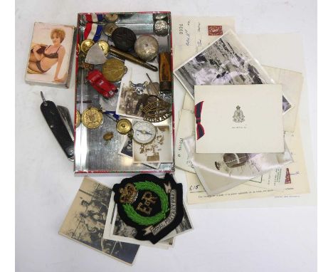 Miscellaneous military items to include personal effects, WW 1 Victory medal, vintage photographs, militaria, badges, penknif