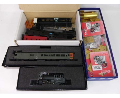 A small quantity of 00 gauge related spares and accessories, to include a Bachmann boxed Railroad Series 0-6-0 saddle tank sw