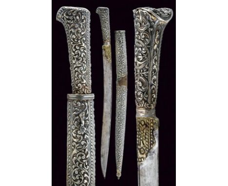dating: Early 19th Century provenance: Turkey, Slightly curved, single-edged blade with thin back groove, with brass mark and