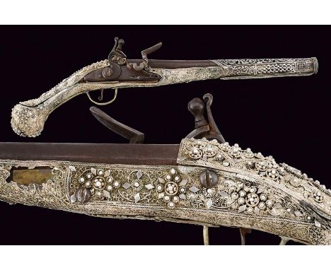 dating: First half of the 19th Century provenance: Turkey, Smoothbore, round, 16 mm cal barrel with octagonal base. Flintlock