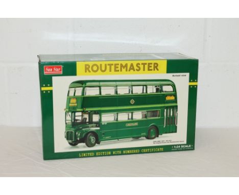 Sun Star Routemaster Bus no. 2904, scale 1:24, RMC 1453-453 CLT, the original Green Line Routemaster Coach, in original box