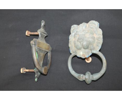 Brass door knocker, together with a lion mask door knocker (2)