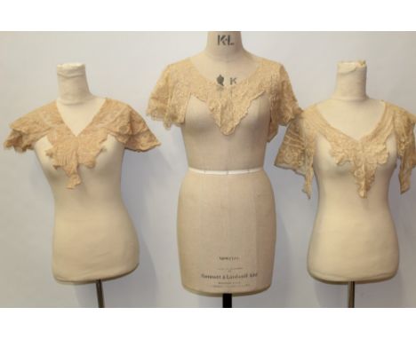 Antique and vintage lace, handmade and machine made - including lace dress yoke with short sleeves (x 3), collars, lappet, st