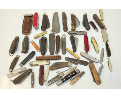 Mixed collection of penknives and other clasp knives - including Victorinox Swiss Army knife (qty)