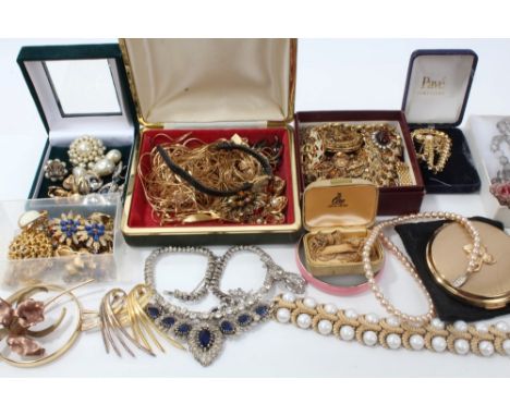 Group of vintage costume jewellery - including paste set, beaded necklaces, compacts, etc