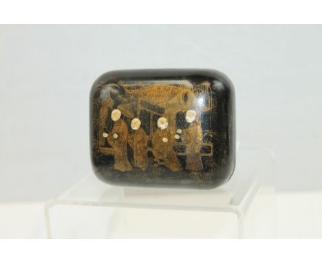 19th century Japanese papier mâché table snuff box with gilt chinoiserie decoration, 9.5cm long