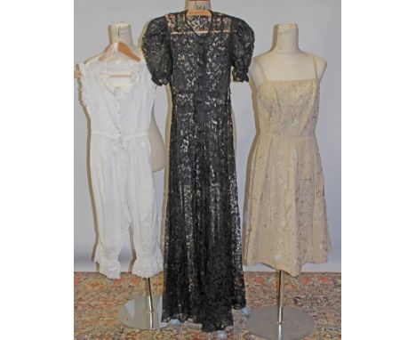 Quantity of vintage clothing - including Edwardian blouses, Victorian undergarments, combinations, bloomers, etc, aprons, lac