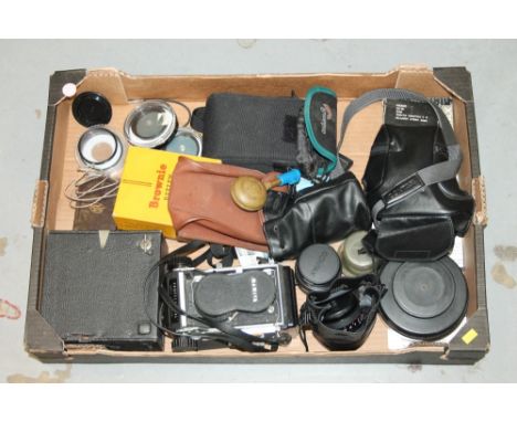 Cameras and photographic equipment - including a Contax Aria, Carl Zeiss 85mm F1.4 lens, 50mm and 28mm lens by Zeiss, a Leica